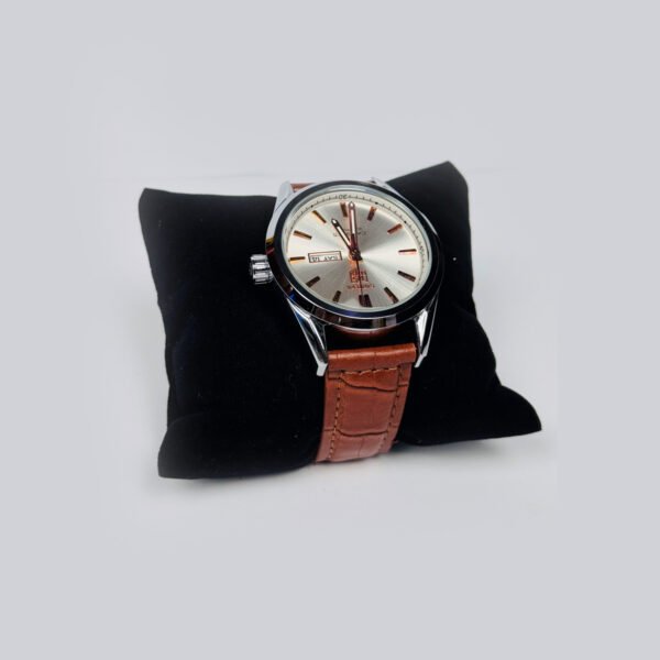 Tag Heuer Carrera Men’s Brown Dial, Brown Leather Strap - Image 3